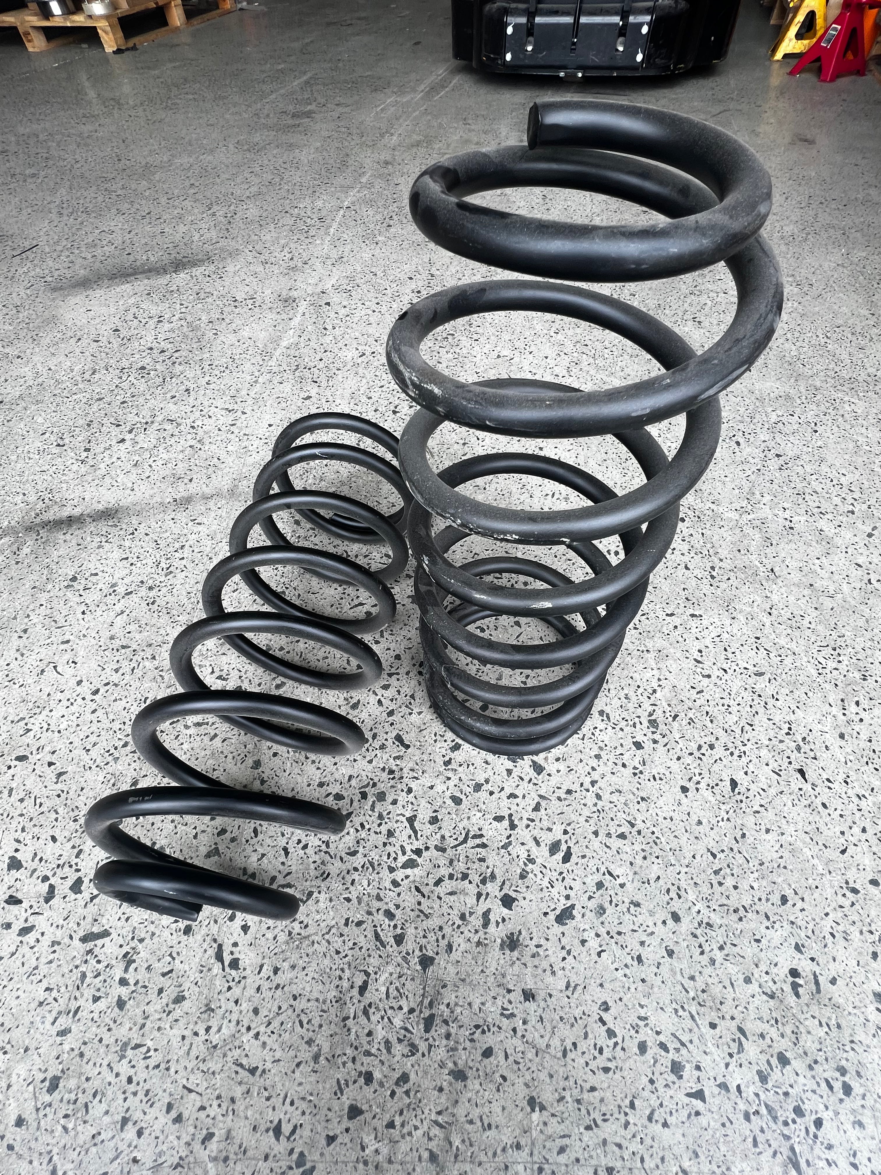 Image of LAND CRUISER 200 SERIES REAR SPRINGS SET - CW - OLC200 1 Carbon Offroad