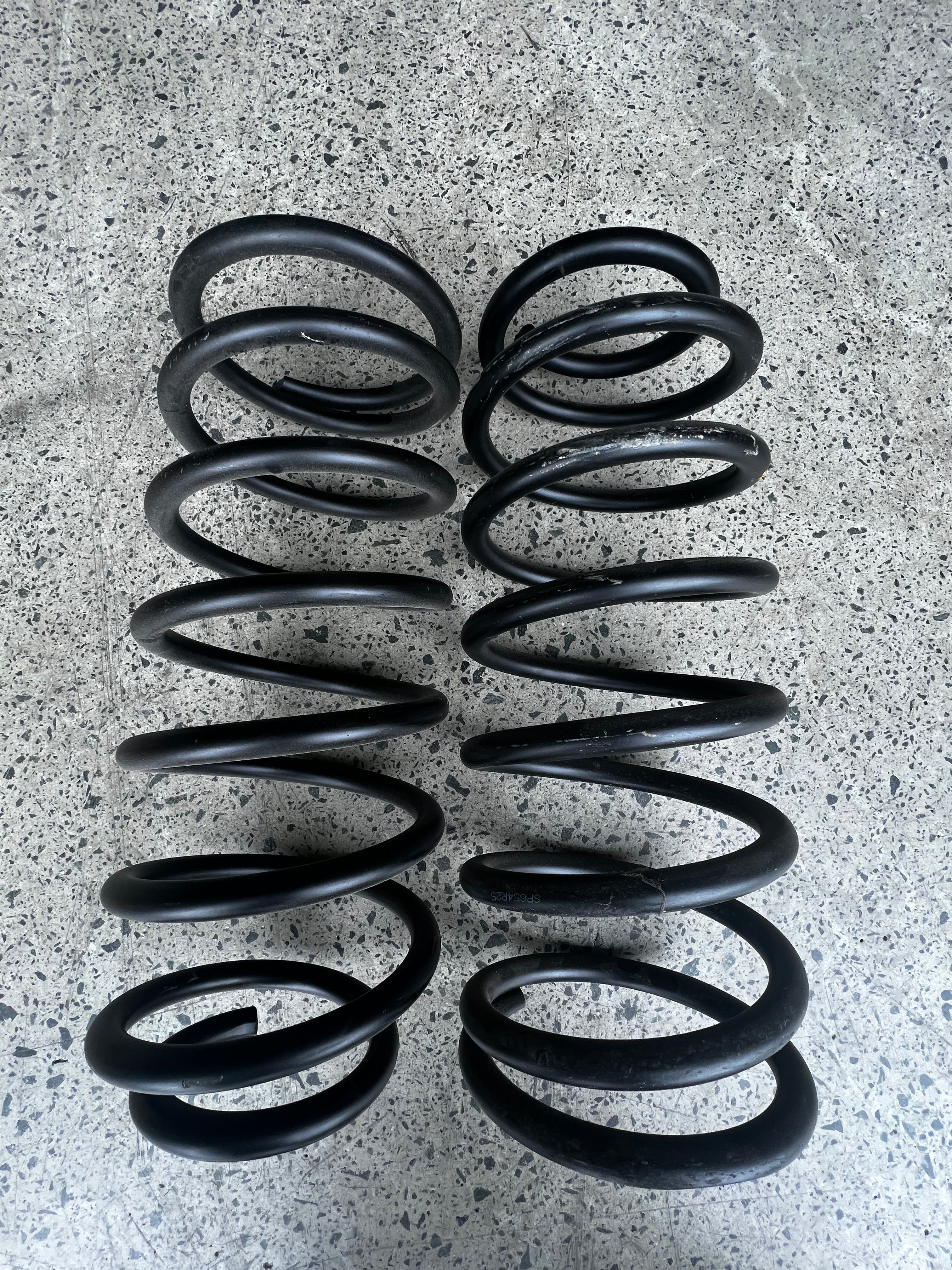 Image of LAND CRUISER 200 SERIES REAR SPRINGS SET - CW - OLC200 2 Carbon Offroad