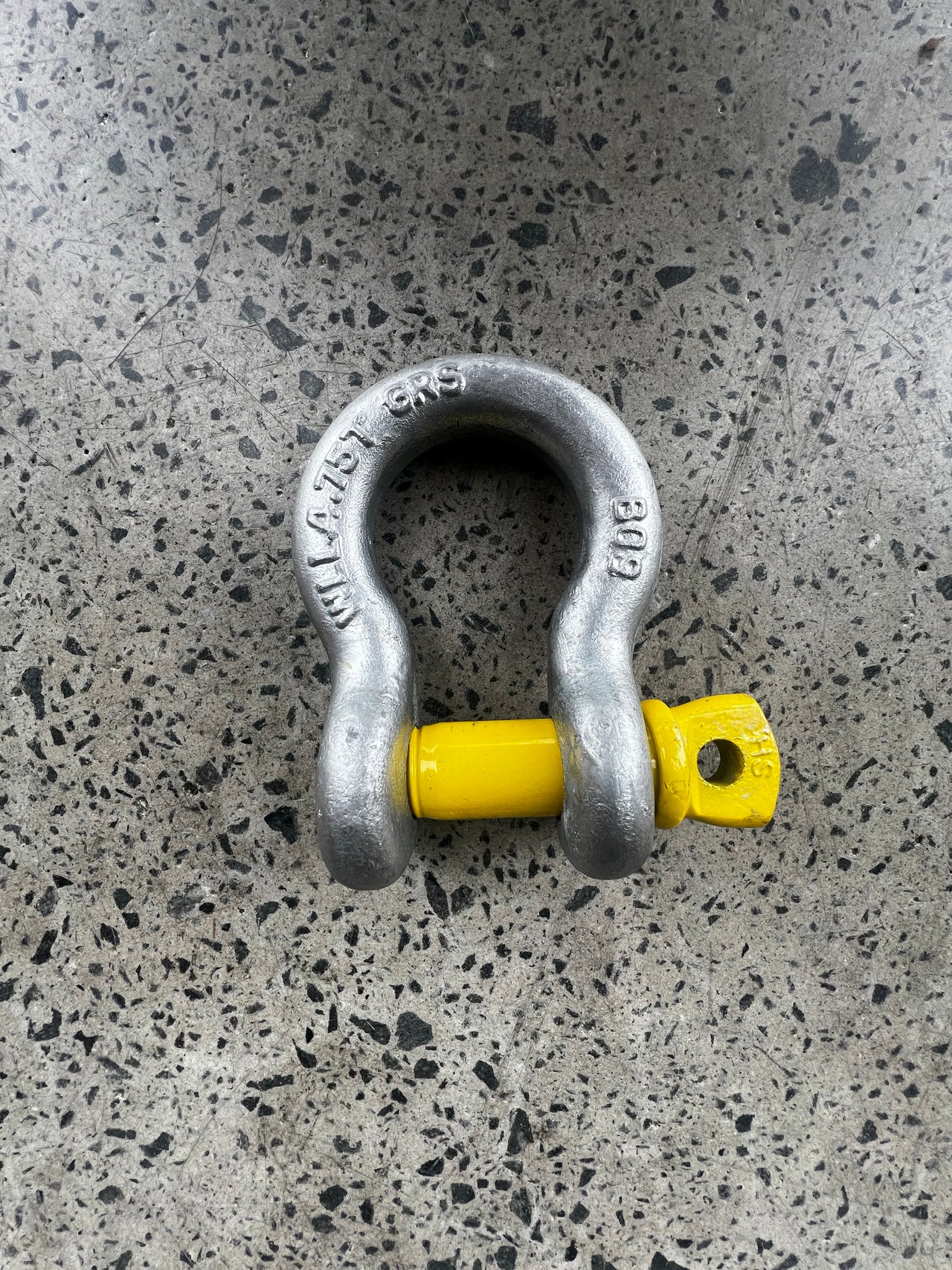 SILVER BOW SHACKLE