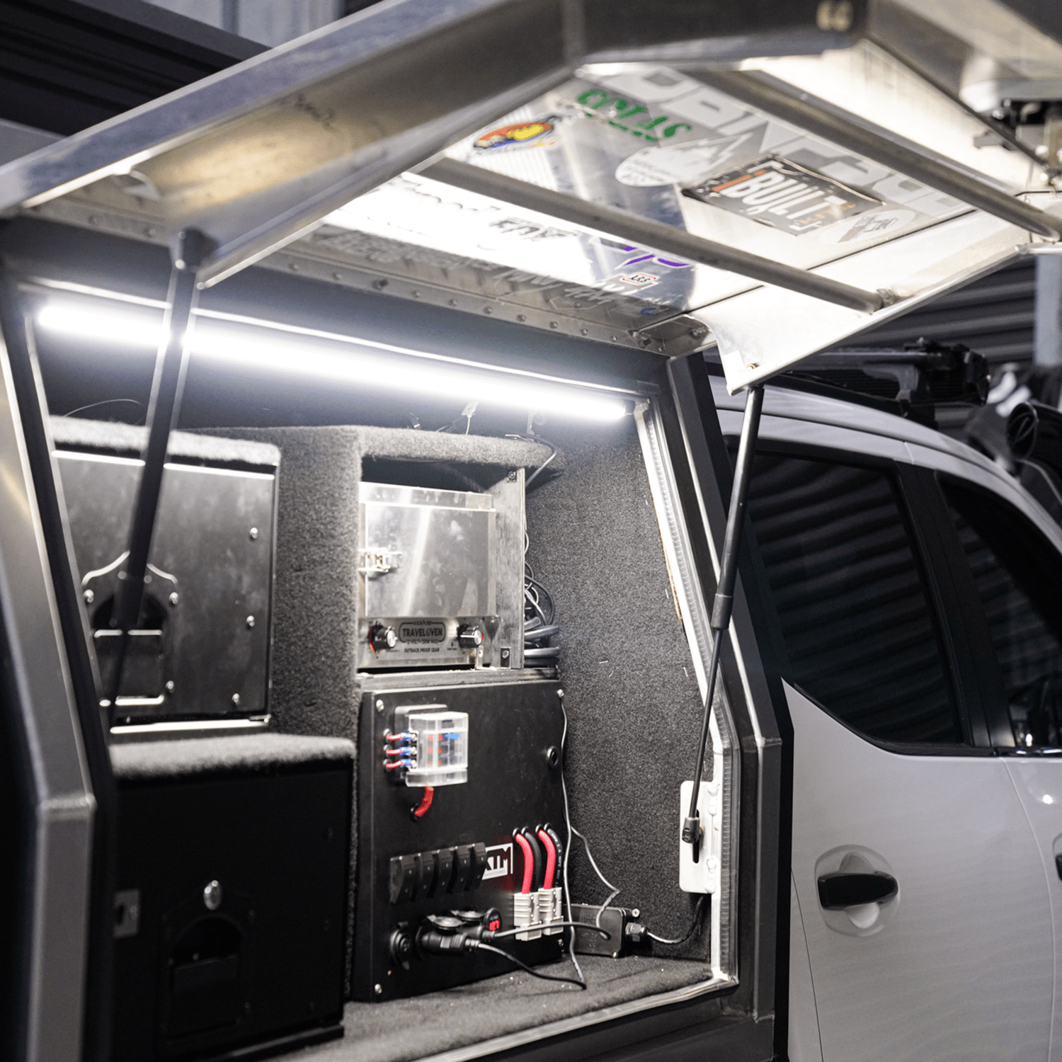 Image of HARDKORR 100cm (1m) Tri - Colour LED Light Bar Kit with Diffuser - RBWTOR100CIGD 2 Hardkorr