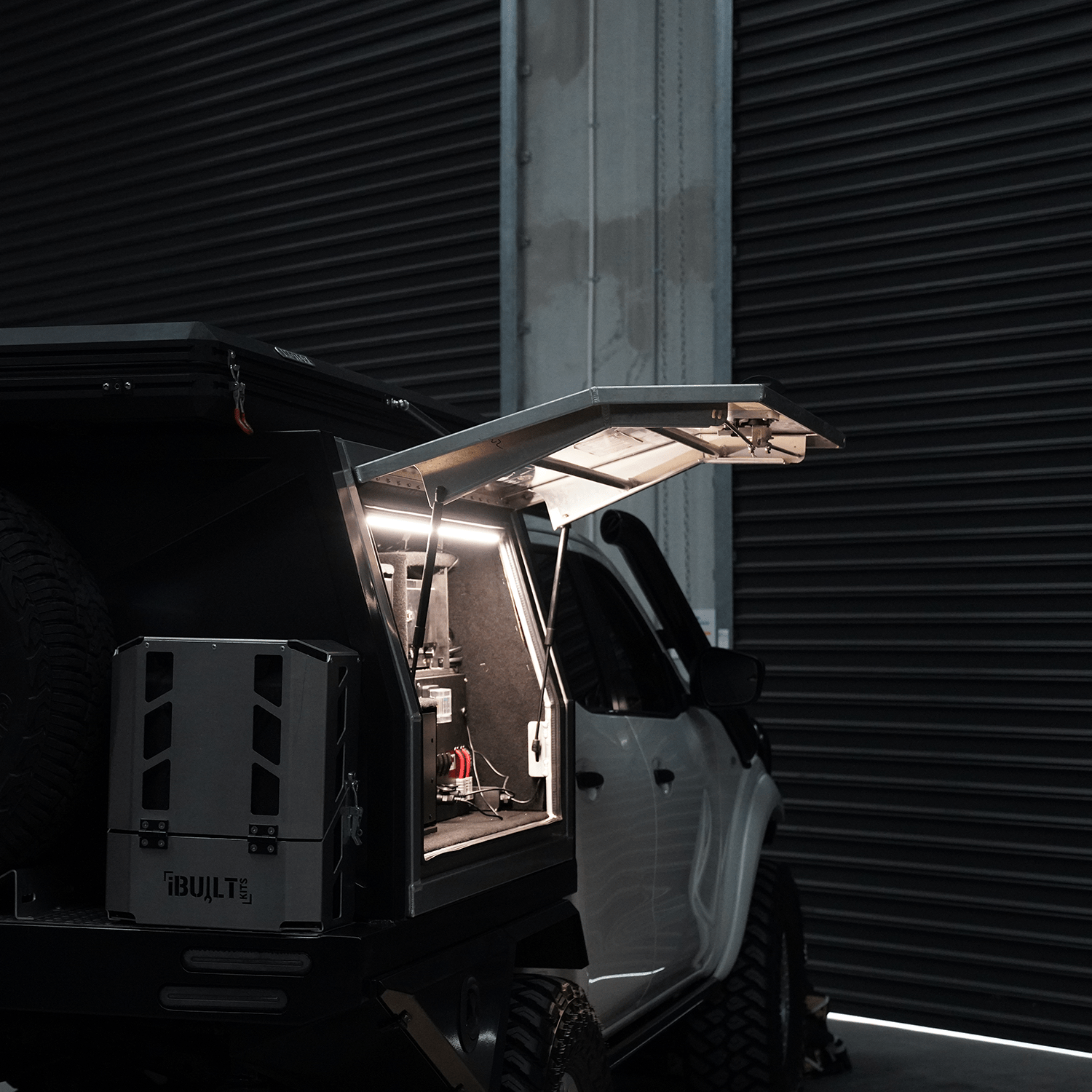 Image of HARDKORR 100cm (1m) Tri - Colour LED Light Bar Kit with Diffuser - RBWTOR100CIGD 5 Hardkorr